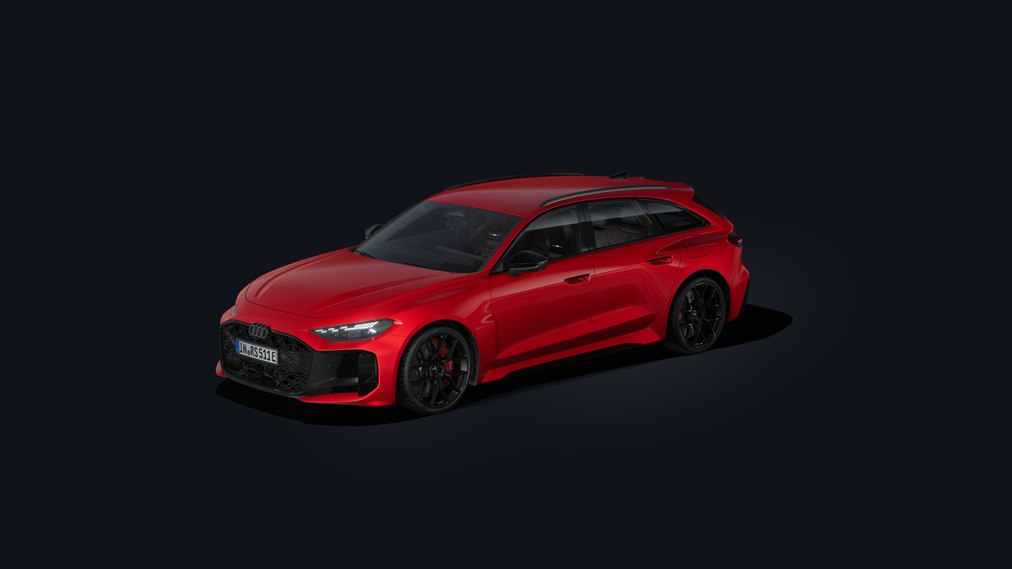 Der RS 5 Avant im Schrägprofil von vorne auf dunklem Hintergrund.	